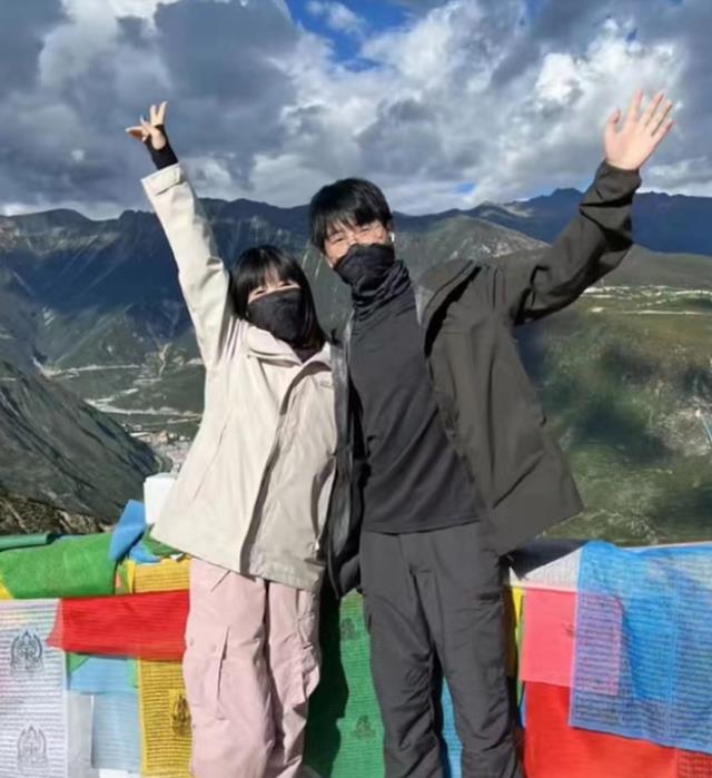 旅行|孙卓和姐姐外出旅行,新照片帅气非凡,孙爸却忙着支付20万悬赏金