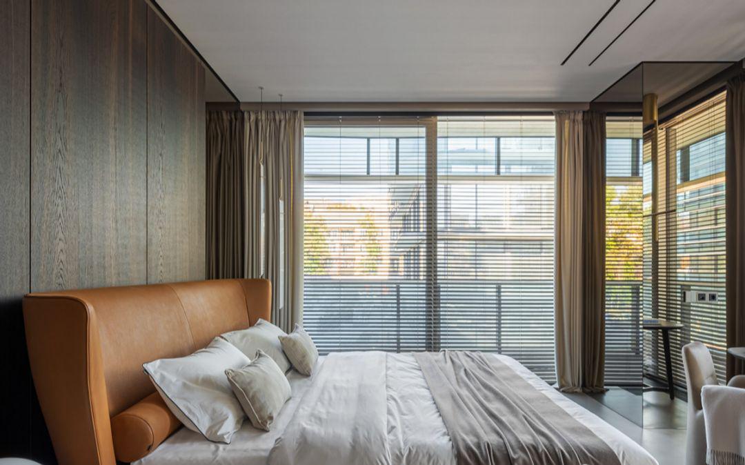 190㎡的家不算豪华,但一进玄关就把我迷住,木饰面上墙确实高级