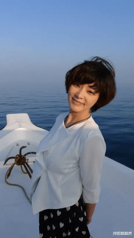 胡蝶|著名主播胡蝶:嫁大12岁导演丈夫,婚后生一男一女,如今幸福美满