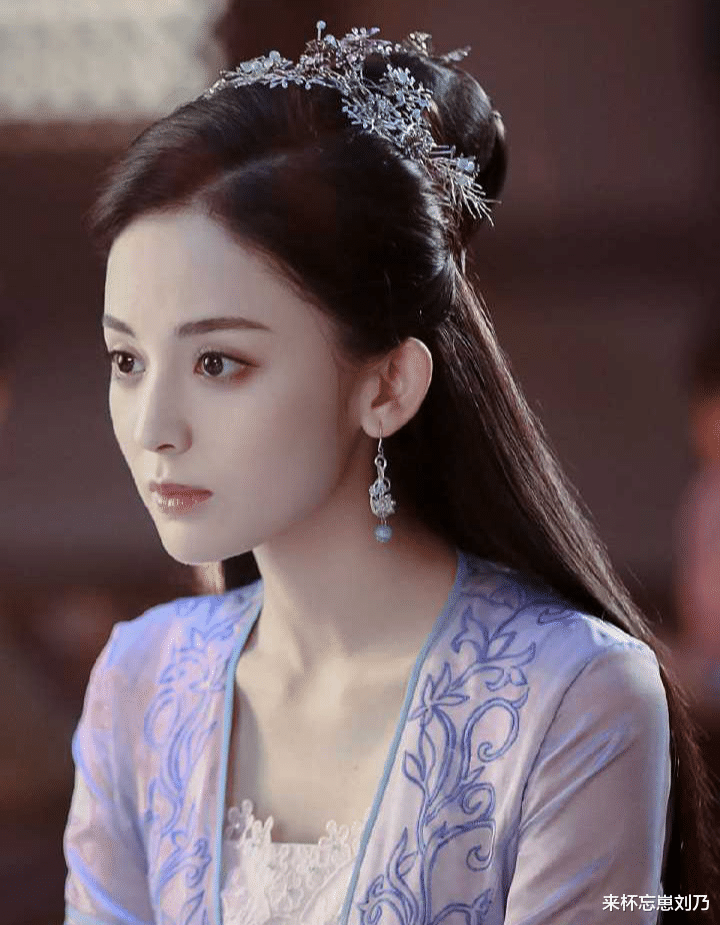 |这4位女明星，长相不够绝色，却能演出绝世美人的感觉来