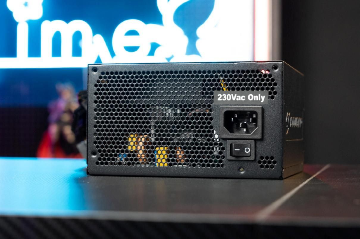 机箱|二百机箱,三百电源,我居然配了700多霓虹线