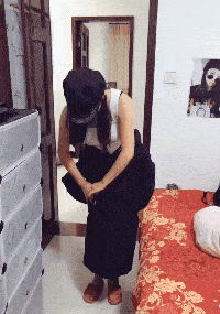 大叔刷了200万礼物,终于在家跟网红女神见面,场面不忍直视!哈哈哈