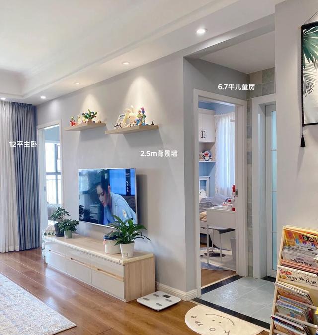 她家仅有94,虽然一点都不豪华,却处处充满了温馨,很有品味