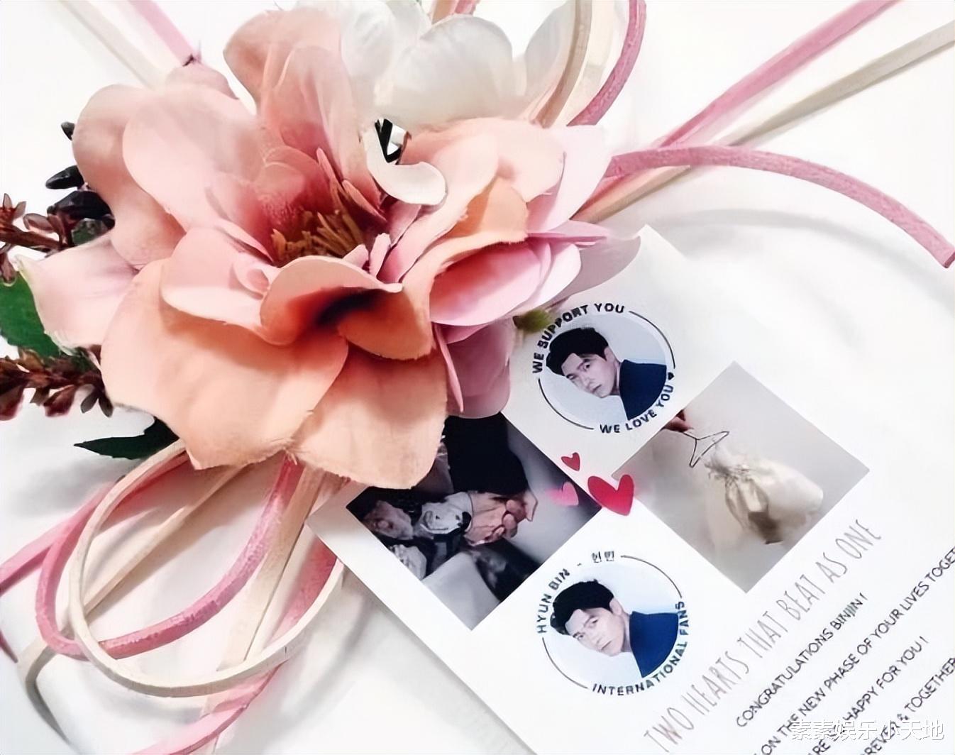 顾魏|孙艺珍玄彬婚礼举行:粉丝赶往婚礼举行地,送各种新婚卡片和祝福