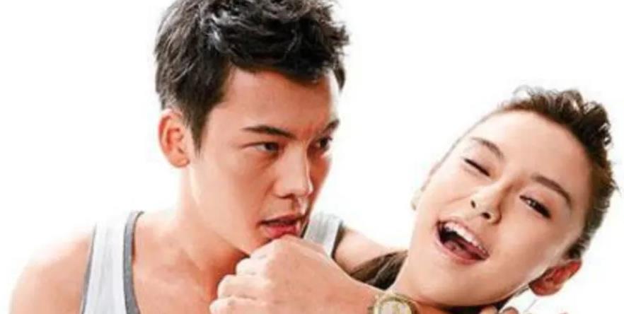 杨颖：离婚后成圈内透明人，综艺半跪给新人端水果