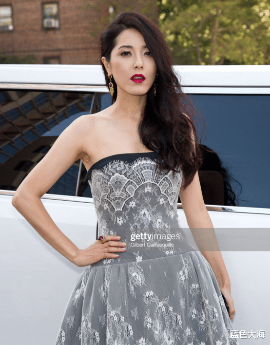 黎姿|生图下的黎姿是真美，浓妆艳抹也不显老，只可惜被拍成一米五