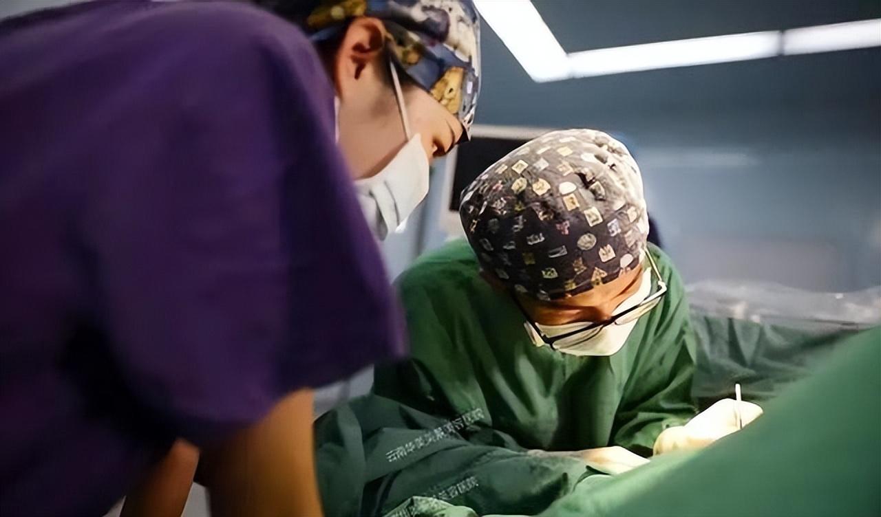 人妖|中国变性人造美女：申小勇整容后改名换姓渴望婚姻，后来如何