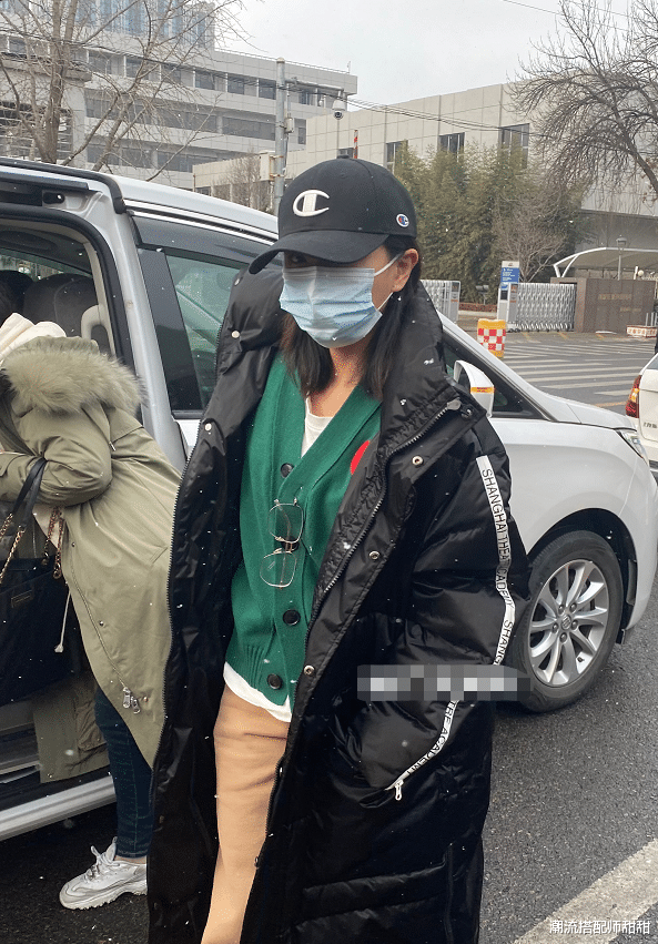 时尚搭配|央视春晚阵容提前看:陈妍希、万茜穿得厚实,张凯丽笑出鱼尾纹