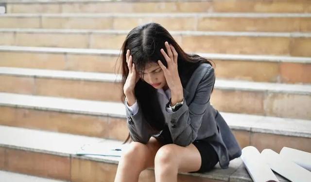 hr|一个优秀的员工经常迟到，应该辞退吗？