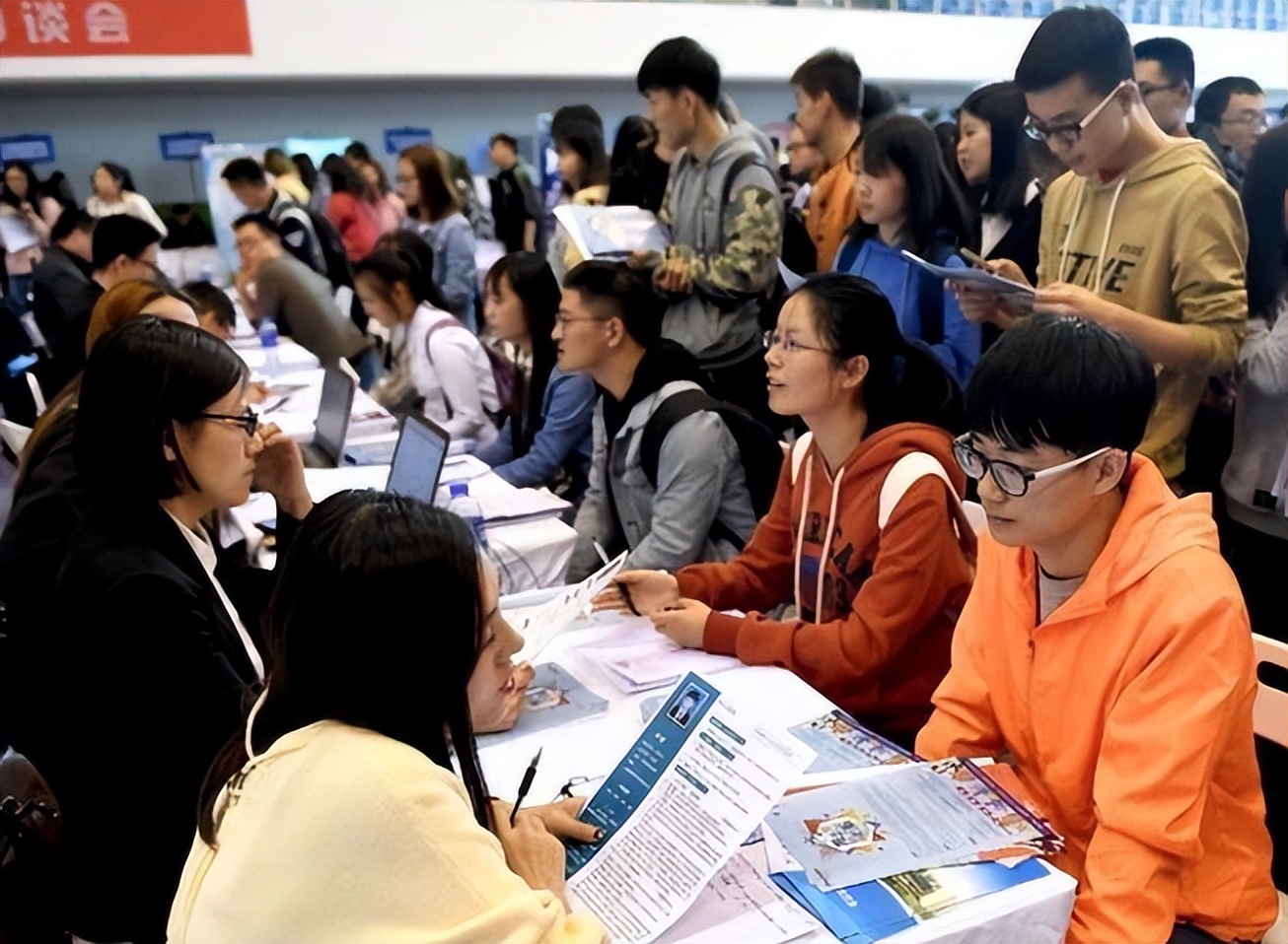 招聘|“国货之星”华为公布拟录名单，全都是985毕业生，就业卷起来了