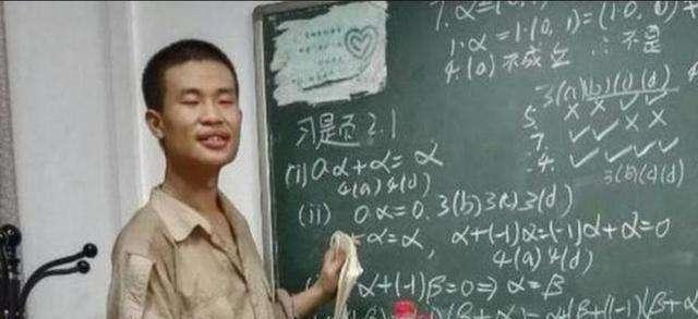 韦东奕|韦东奕现身北大食堂,矿泉水平替成西瓜,学神的形象你们模仿不来