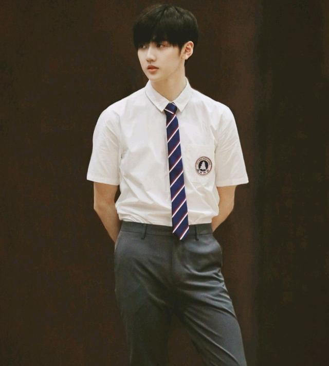 焉栩嘉|张子枫恋情疑似曝光，那个被网友嫌弃的焉栩嘉，到底干了什么？