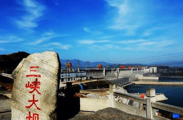 修建三峡大坝时,科学家建议饲养上万条大鱼,当中有何原理