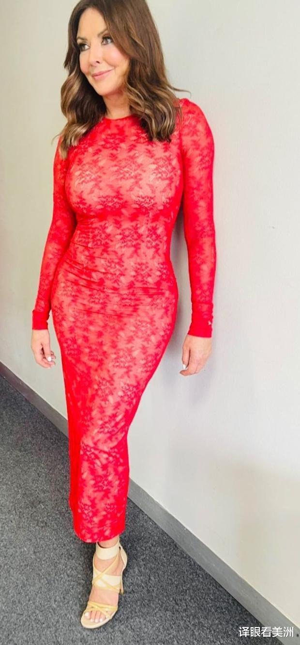 90后|61岁卡罗尔·沃德曼穿红礼服参加节目 优雅性感 粉丝赞:冻龄女神