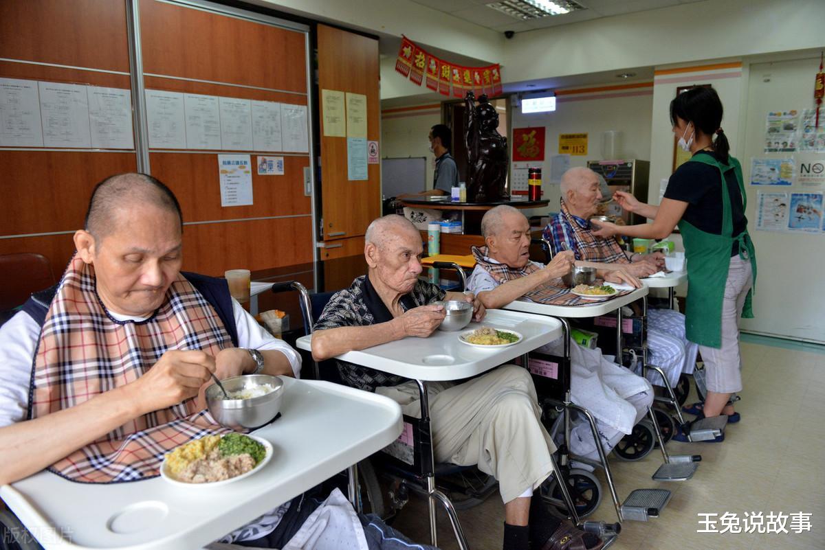 “每月退休金6000都给你,我去你家养老”,女婿:给我50万,立马伺候