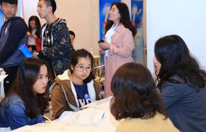 招聘|2022中铁十二局公开招聘，五险一金月薪8000以上，往届生也能报考