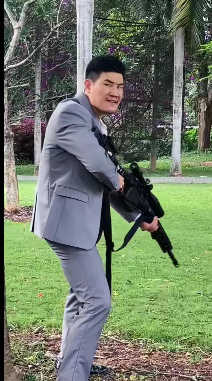 |著名演员嘎子在缅甸拍动作电影:被网友讽刺评论拿枪的姿势,可以入选10大最丑