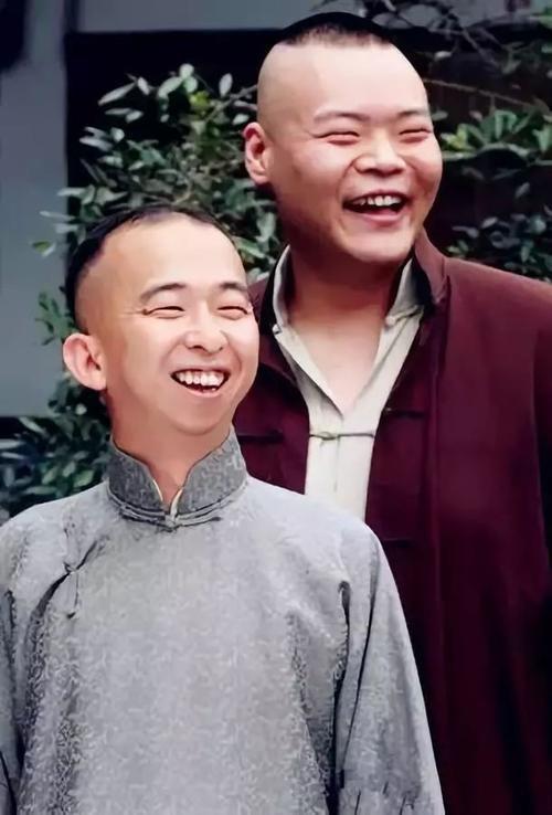 演艺圈|演艺圈这4位又丑又矮的男演员,凭啥还能娶得美娇娘