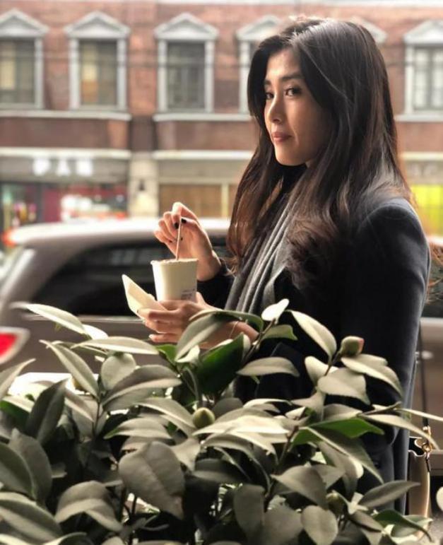 德甲|中国女足第一美女赵丽娜，肤白貌美大长腿，29岁仍是单身