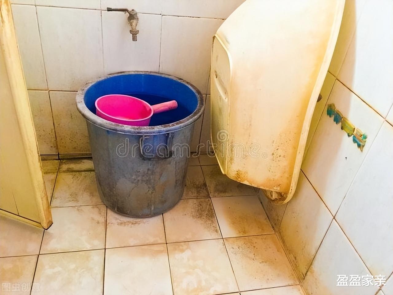 浴室的水渍如何清洗?