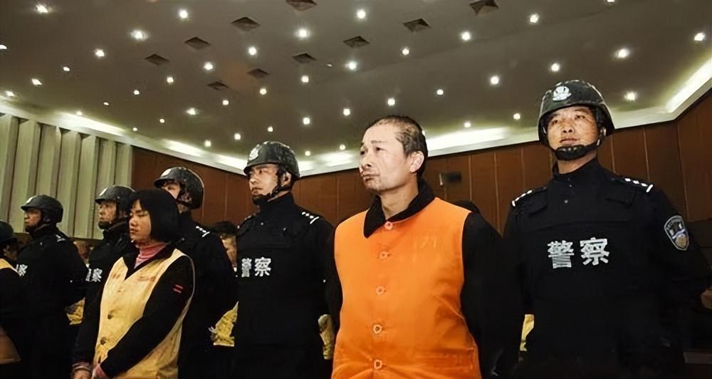 云南最牛黑老大,小学文化盘踞昆明十余年,为赚钱把全家拉下水