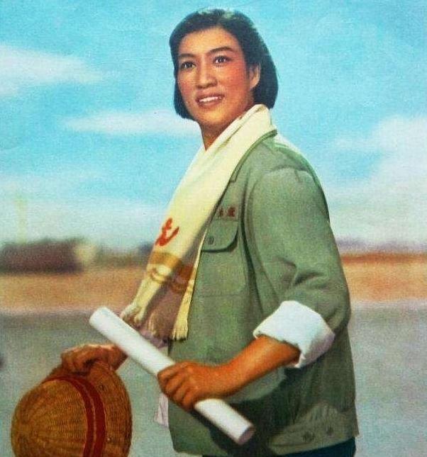 李丽芳在样板戏《海港》中塑造的方海珍一绝，其姐李慧芳也是名角