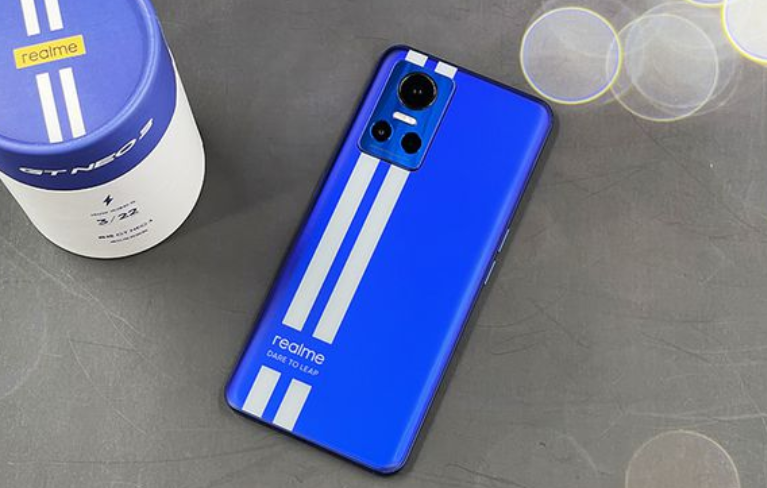 芯片|5nm强芯+独显芯片+12GB=2799，150W快充才是亮点，真香旗舰