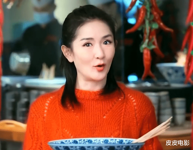 春晚|春晚最惊艳女星：李思思丝绒天鹅颈，李宇春性感，伊丽媛华贵雍容