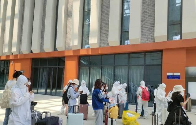 楼市|上海房租会暴涨吗？江西女大学生从上海回乡，隔离费一天500贵吗