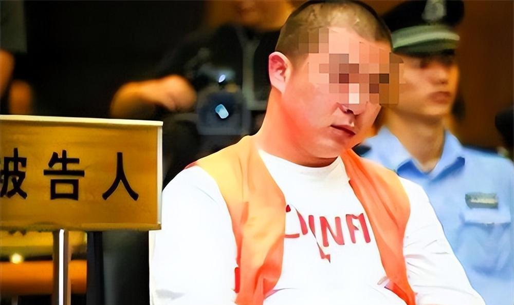 2009年,北京一男子因600万拆迁款,杀6位至亲,判死刑后目露凶光