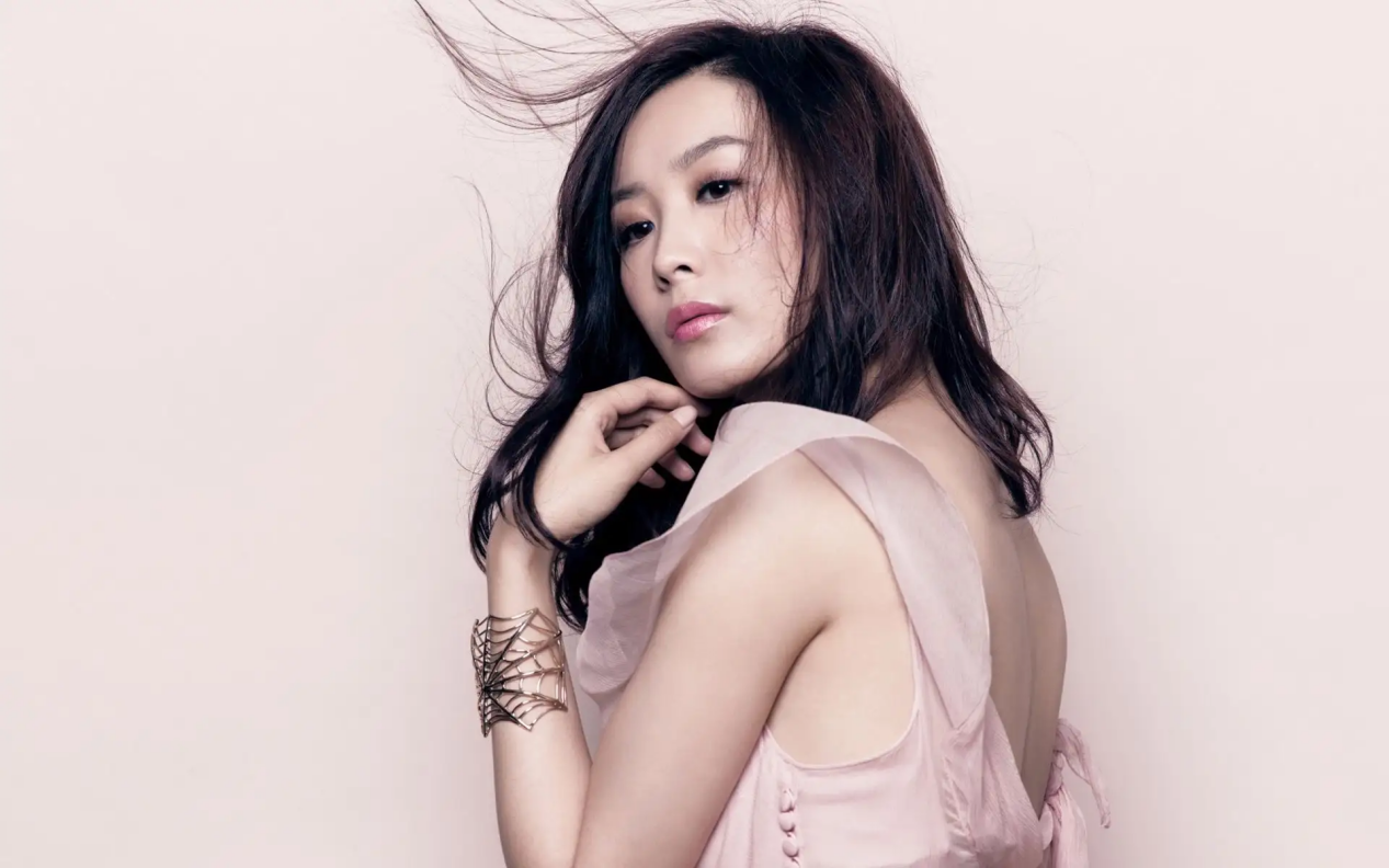 豪门|离开豪门，事业最巅峰时去国外深造，一个值得大家喜欢的佛系女神