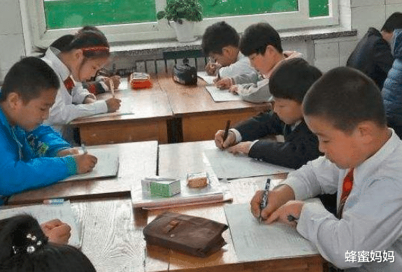 |“最懒小学生”火了，写作业懒出新高度，老师无奈直言我挑不出错