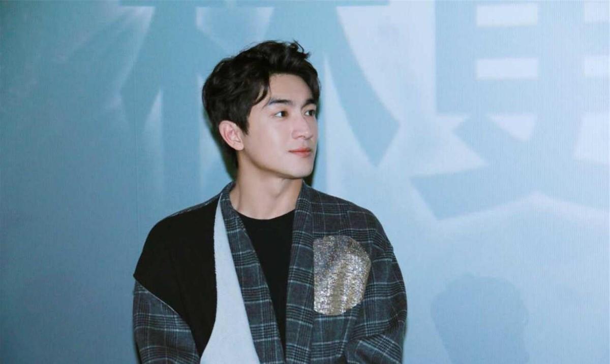 秦岚|34岁林更新:与富二代女友相恋5年,转身和周冬雨蒋梦婕牵扯不断