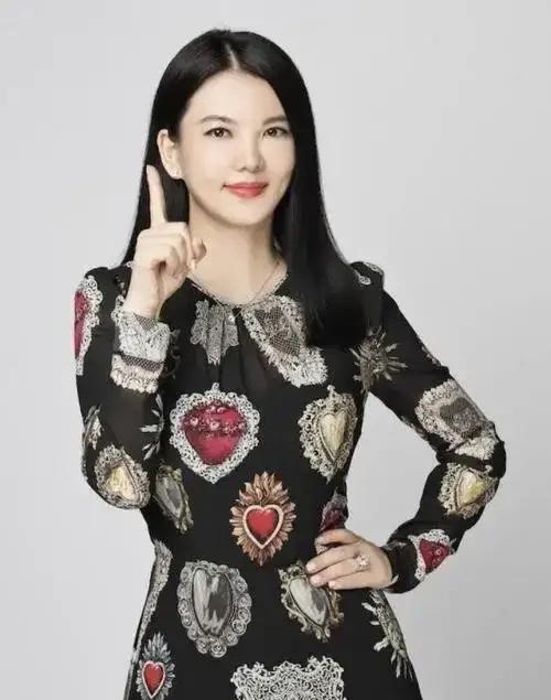 李湘|明星家生活真奢侈：李湘每月生活费65万，周笔畅家一把菜刀要60万