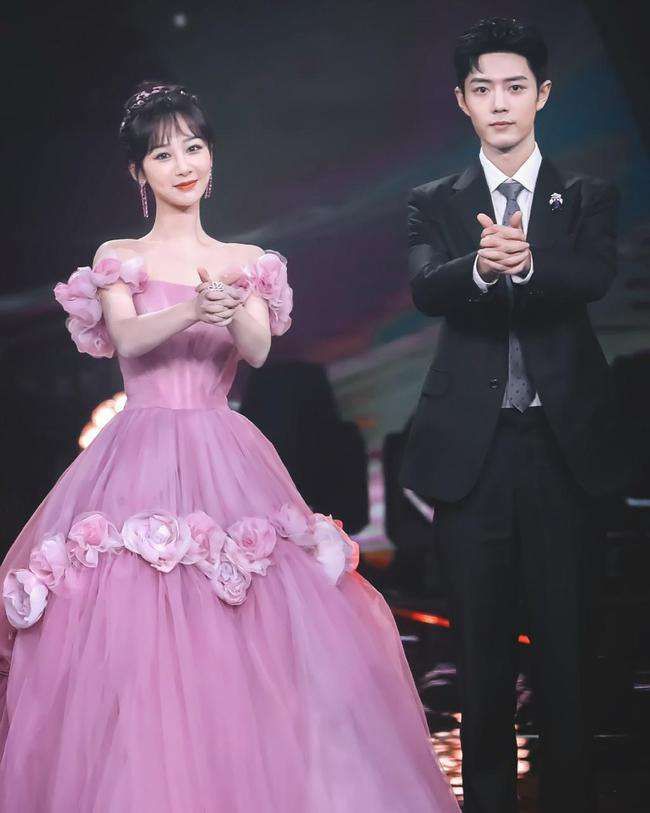 杨紫|肖战曾主动给杨紫打伞，新剧却避嫌李沁，网友：爱与不爱一目了然