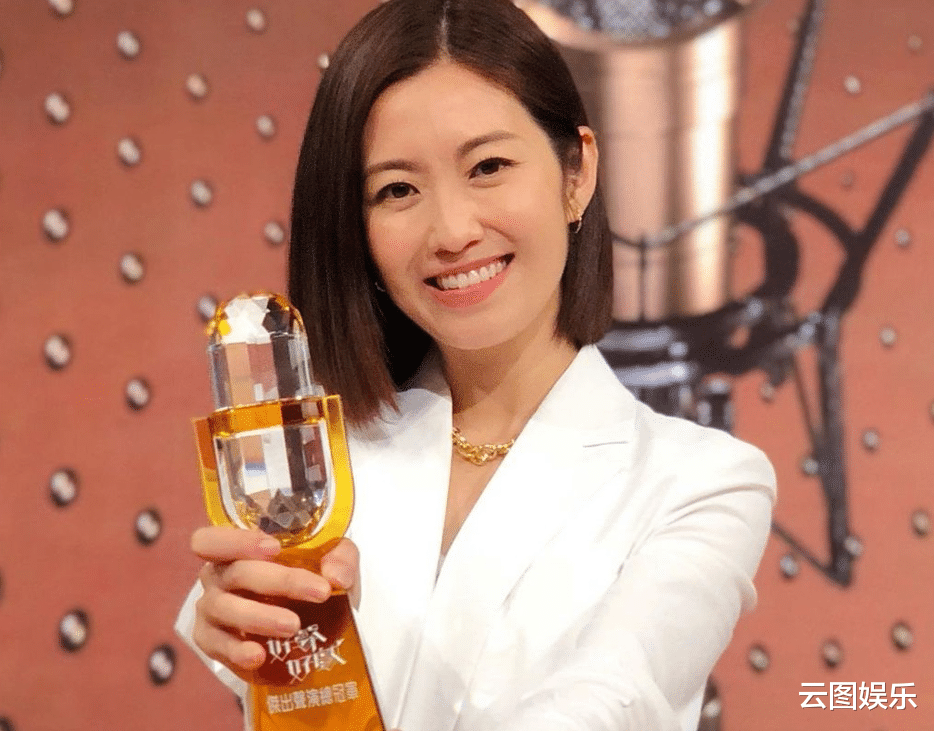 景甜|TVB女神陈自瑶晒性感照！穿泳衣身材凹凸有致，皮肤白皙长腿抢镜