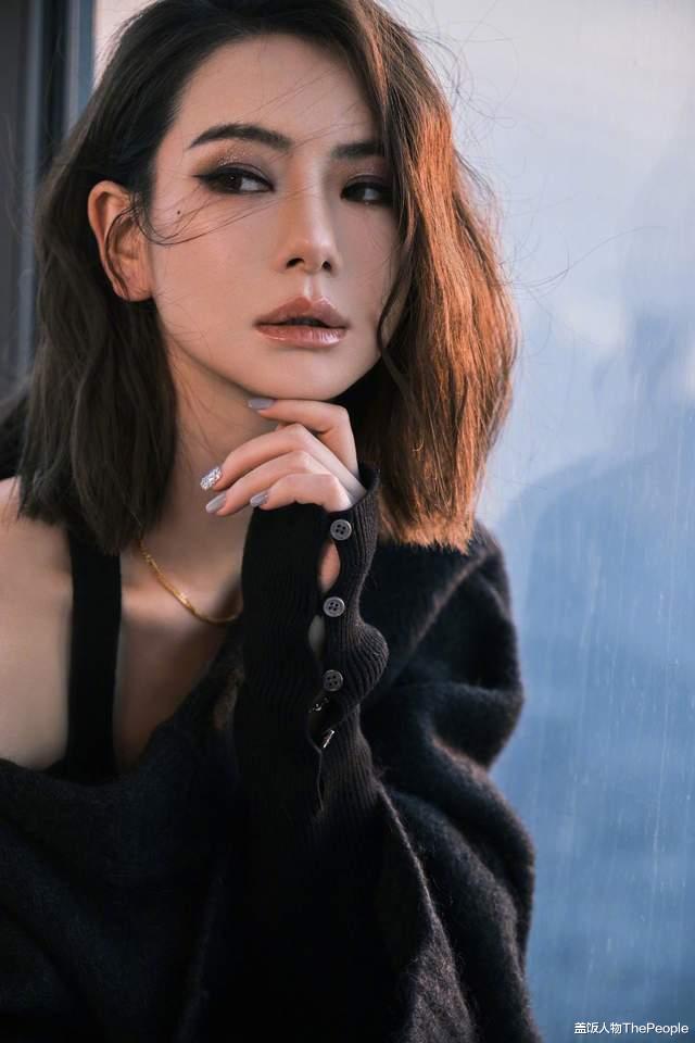 林青霞|美人沟下巴有多好看？林青霞下巴凹陷成经典，戚薇变尖却失辨识度