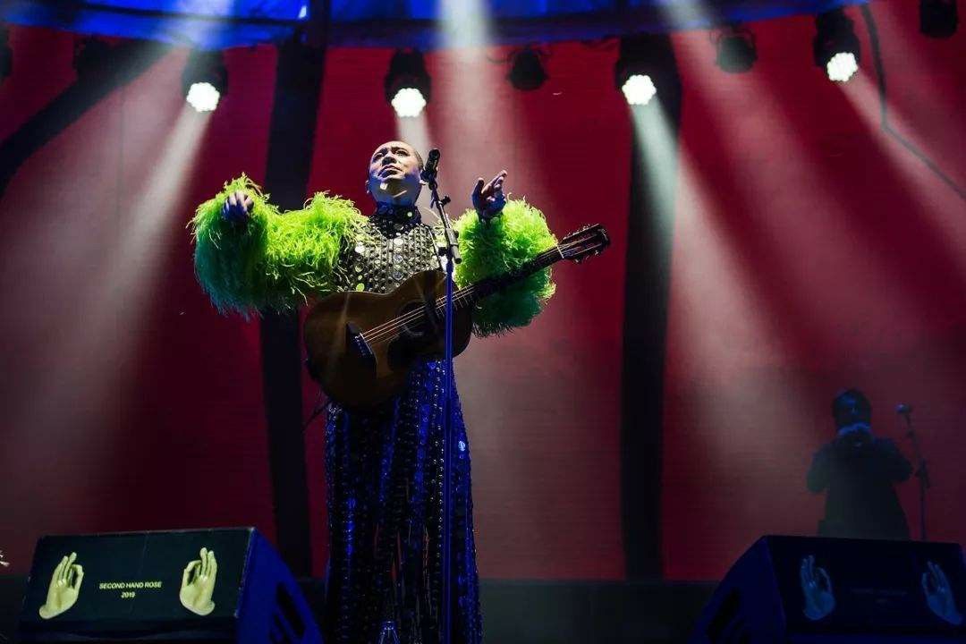 梁龙|人物志·梁龙：不想拍戏的美妆博主不是好摇滚教母