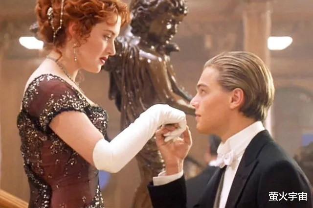 明星素颜|46岁凯特·温斯莱特久违现身，纯素颜再无露丝荣光，21岁女儿本色出镜