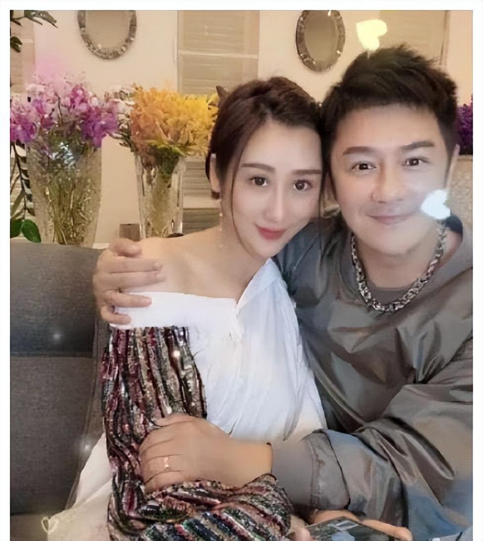 杜江|杜江现身百花奖脸引争议:这不是陈浩民同款脸吗