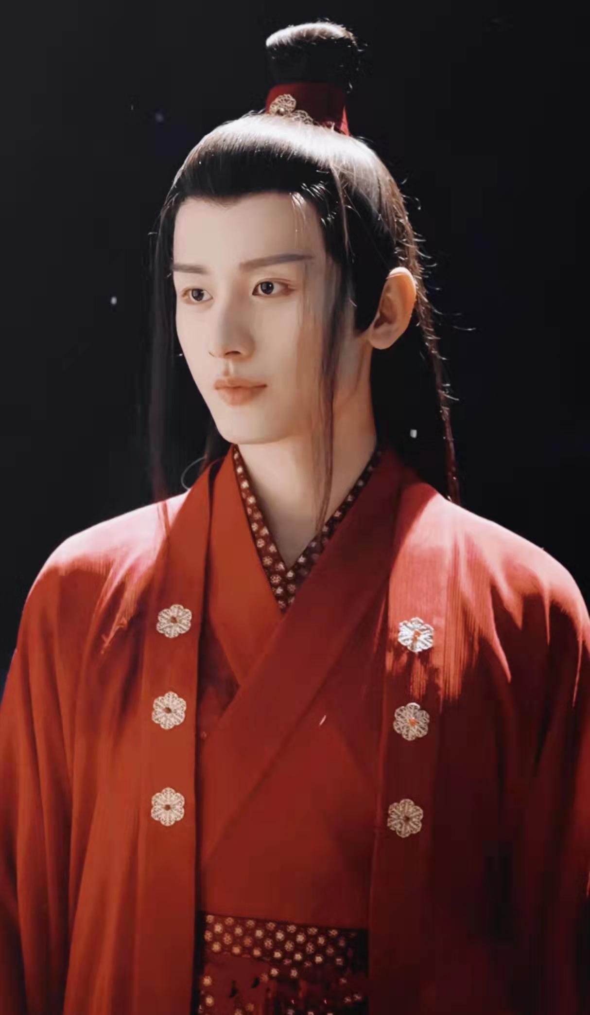 李现|内娱男流量一览表：肖战王一博夺得第一，同一年爆火的李现掉档了