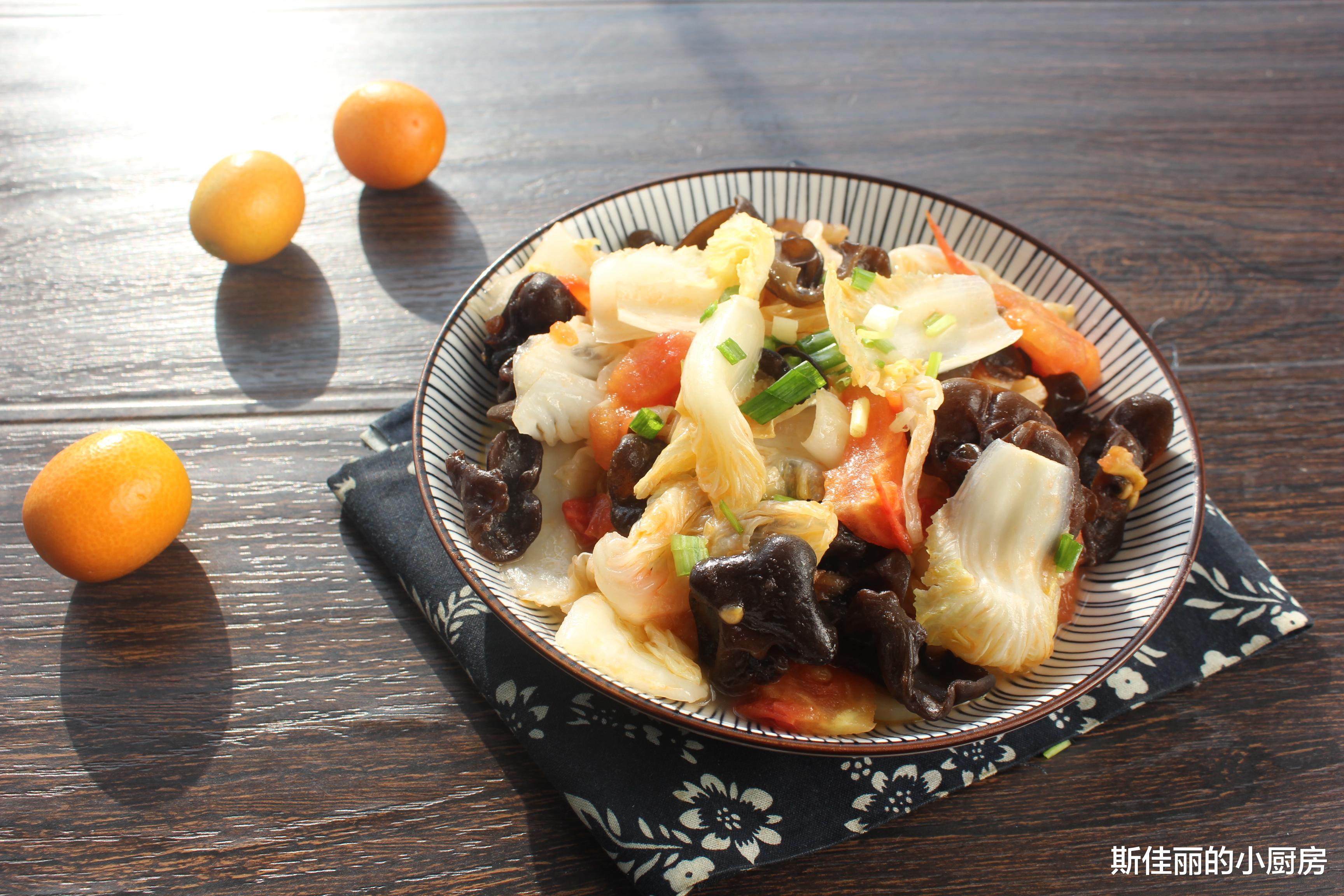 大白菜 冬天的当家菜,六毛钱一斤,鲜美又便宜,女人多吃清肠排毒又美肤