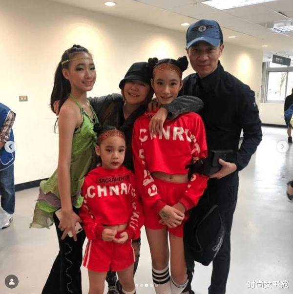 汪小菲|小S携夫出镜为女儿庆生！身体却紧挨女儿展示母女情，夫妻貌合神离