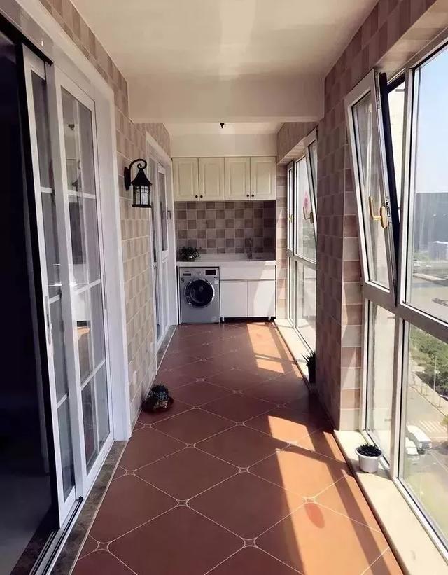 老师傅建议阳台一定要这样贴瓷砖,又好看又实用