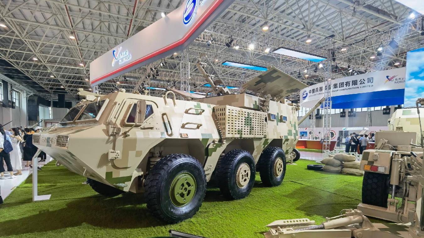 新型82毫米速射炮，安装光电观瞄仪，性能实现全面提升