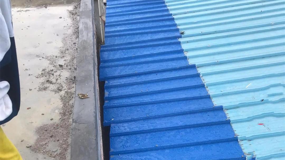 墙挨着墙建楼？广东一男子建房被要求给补偿，拒绝后邻居故意使坏