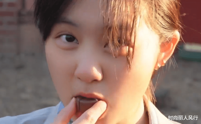 穿衣搭配|黄磊大女儿首次参加竞选！全英文演讲好自信，换电影经典造型封神