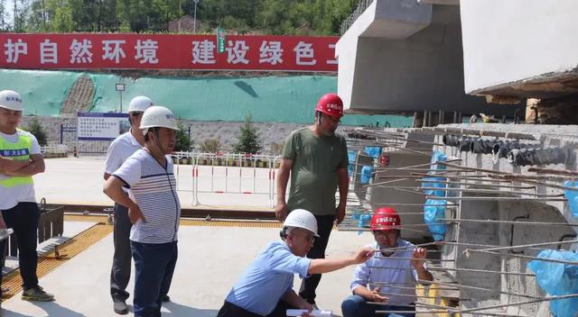 裁员|不惧“中年危机”的3类职业,工资不高但越老越吃香,你选对了吗