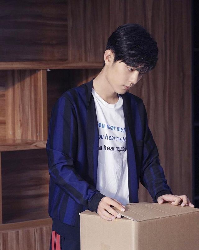 肖战|《余生》播放量破38亿，《腾讯视频》发文，肖战签名拍立得照来了