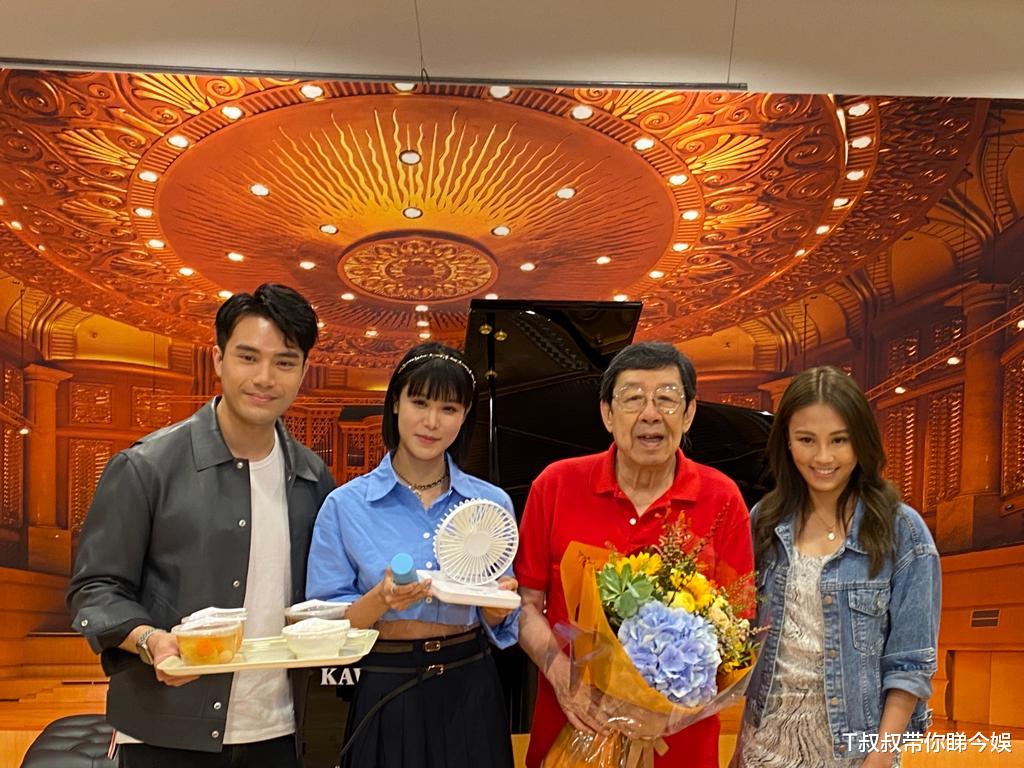 苏醒|胡枫演唱会嘉宾阵容强劲「不要和我抢着唱歌」